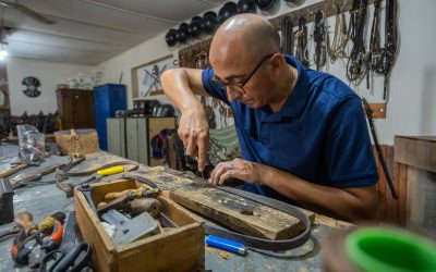 El oficio que sostiene la historia: el talabartero de la Policía Montada de Mendoza