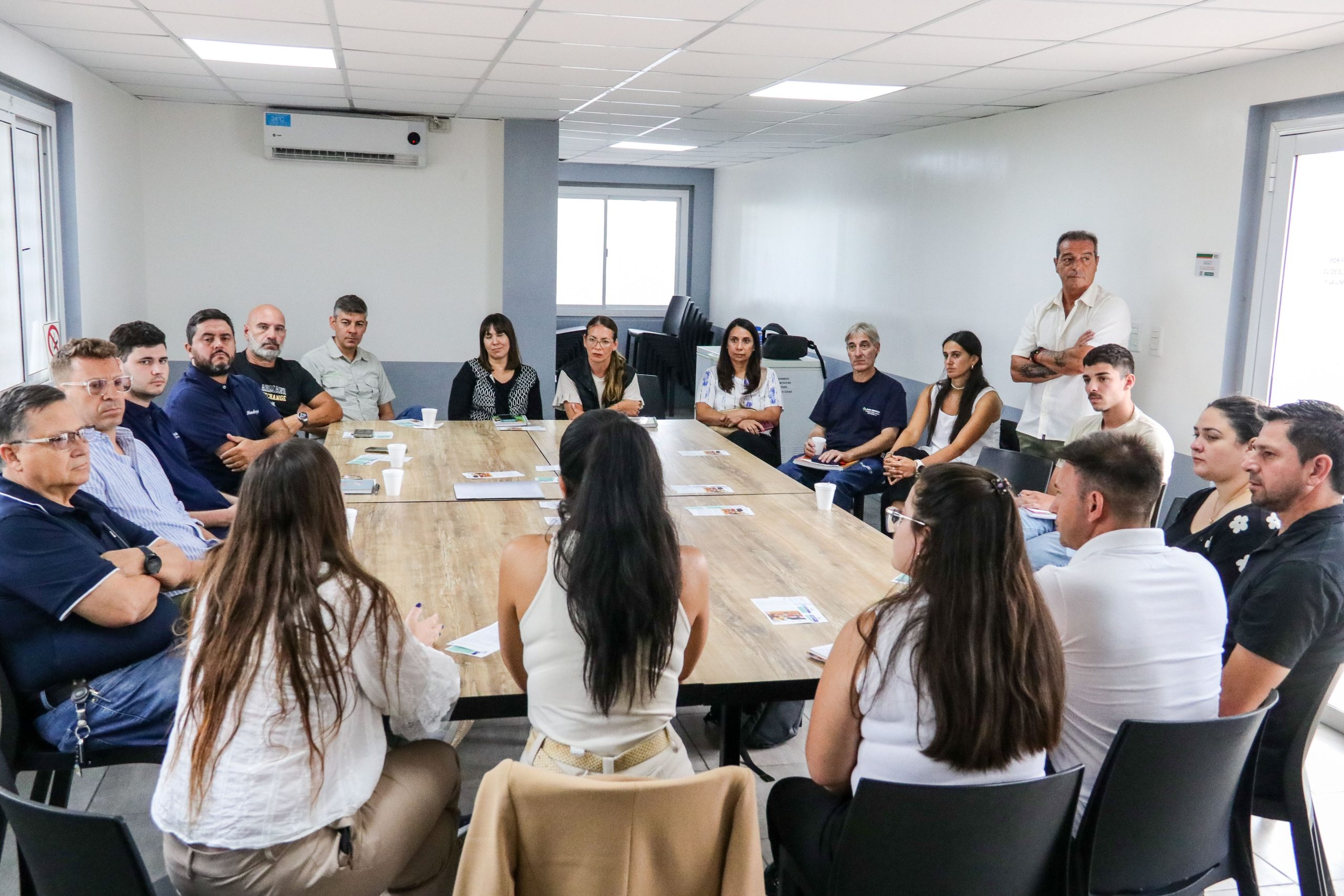 Producción acercó herramientas de empleo y capacitación al Parque Industrial de Maipú