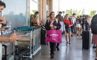 El Emetur recibe a los turistas que nos visitan en Vendimia