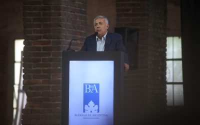 Cornejo advirtió que el cambio de modelo económico exige adaptación en la vitivinicultura