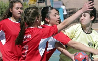 Las escuelas cuentan con dos predios deportivos para múltiples usos