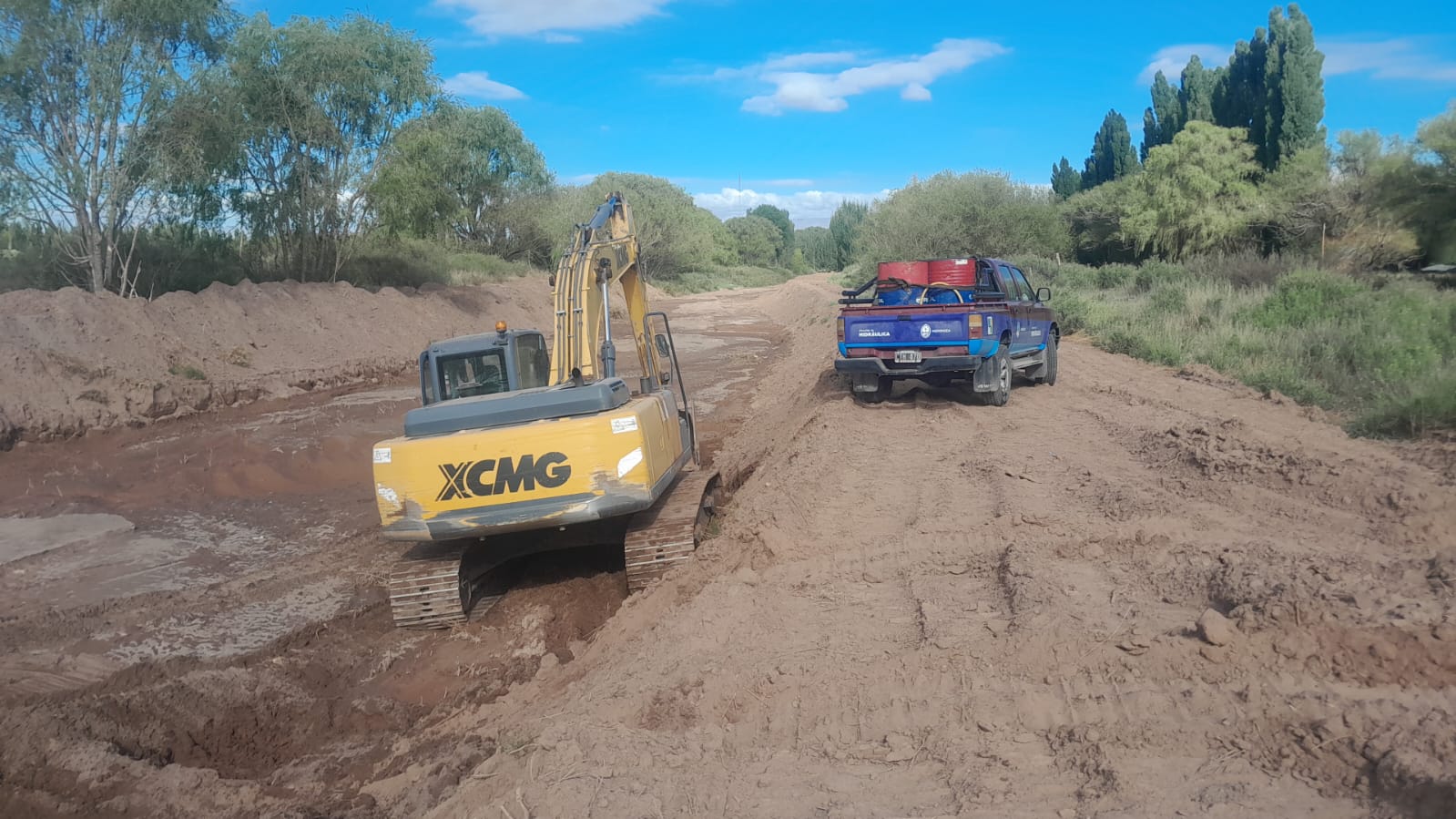 La Dirección de Hidráulica llevó adelante intensas tareas de mantenimiento de cauces en el Sur, en una temporada atípica de tormentas