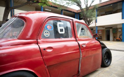 Estudiantes prepararon un auto para correr en competencias automovilísticas
