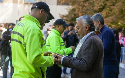Cornejo encabezó la entrega de Taser a preventores de Capital tras su capacitación con fuerzas especiales