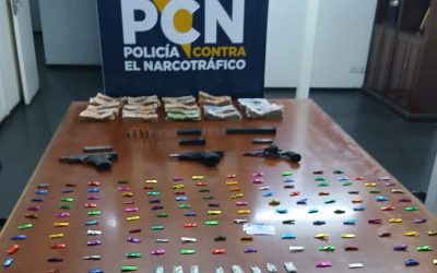 Golpe al narcomenudeo en el barrio 5000 Lotes: la Policía desarticuló una red, secuestró drogas, armas y detuvo a cuatro personas