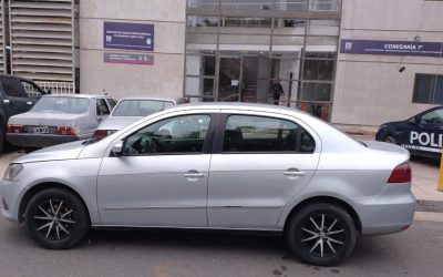 En un procedimiento policial se detectaron dos vehículos con pedido de secuestro en Godoy Cruz y Capital y se detuvo a dos personas