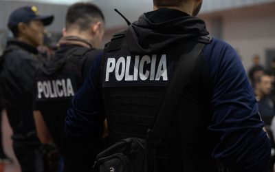 Patrullajes preventivos en el Gran Mendoza: la Policía secuestró un auto robado, una moto con medida pendiente y detuvo a tres hombres