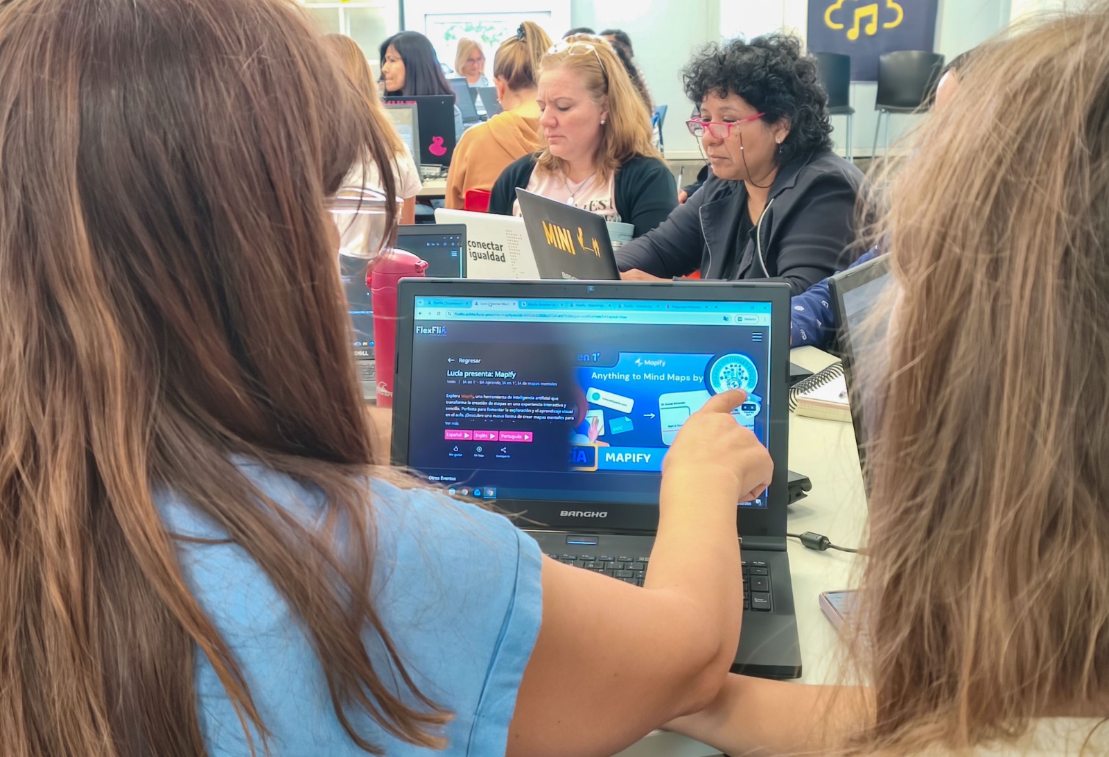 Mendoza lanzó un programa para formar estudiantes secundarios como operadores en inteligencia artificial