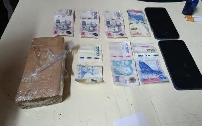 Intentaron huir en moto y cayeron con un ladrillo de marihuana en Las Heras