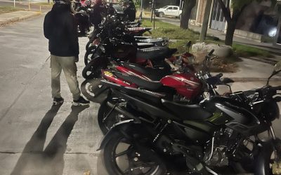 En Godoy Cruz y Guaymallén, la Policía retuvo 12 motocicletas y sancionó irregularidades en controles viales