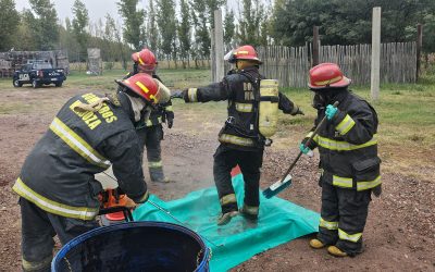 Bomberos de la Policía de Mendoza se capacitaron con un simulacro la respuesta operativa ante incidentes con materiales peligrosos