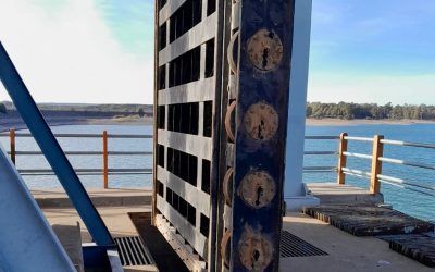 Hidráulica realizó la bajada de compuertas en el dique El Carrizal para iniciar el período de corta anual