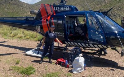 Entre sirenas y cuadernos: la vida de una policía que también es docente en el Valle de Uco