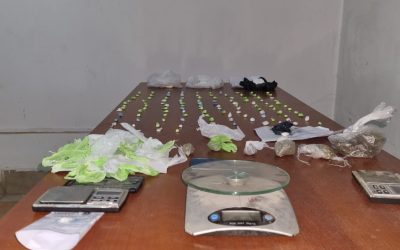 La Policía desbarató un kiosco de drogas en pleno centro de San Martín y secuestró casi $5 millones en efectivo