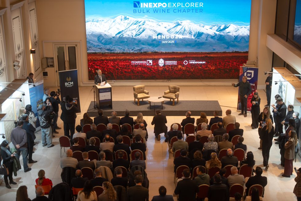 Cornejo abrió Vinexpo Explorer y apuntó a más exportaciones de vino