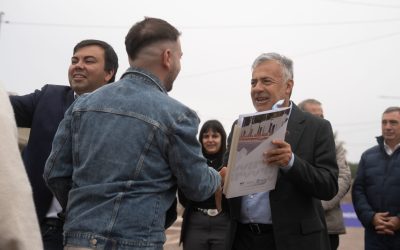 El Gobernador Cornejo entregó 49 viviendas del barrio Río Diamante IV de Las Heras