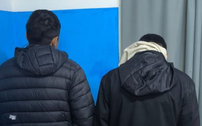 Intentaron asaltar a un hombre, huyeron en una moto robada y fueron detenidos en Maipú
