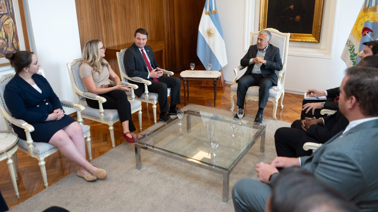 Cornejo destac&oacute; el potencial de Mendoza ante dirigentes de EE.UU.